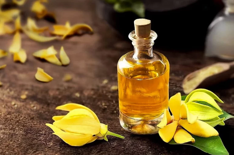 Ylang Ylang Yağı Faydaları Neler? Nasıl Kullanılır?